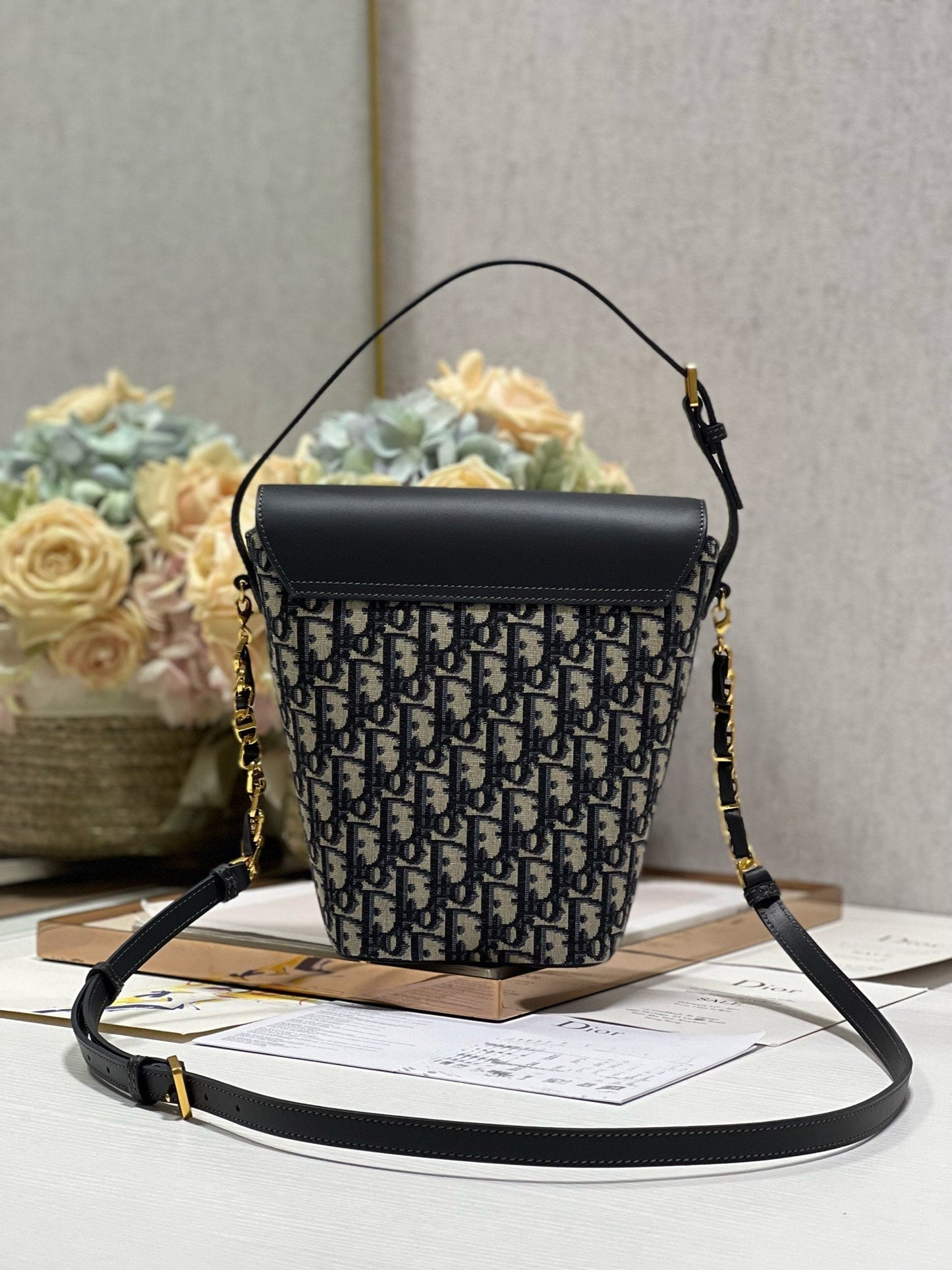 30 MONTAIGNE 13 24x24x9.5CM BLUE OBLIQUE EMBROIDERY Amelia