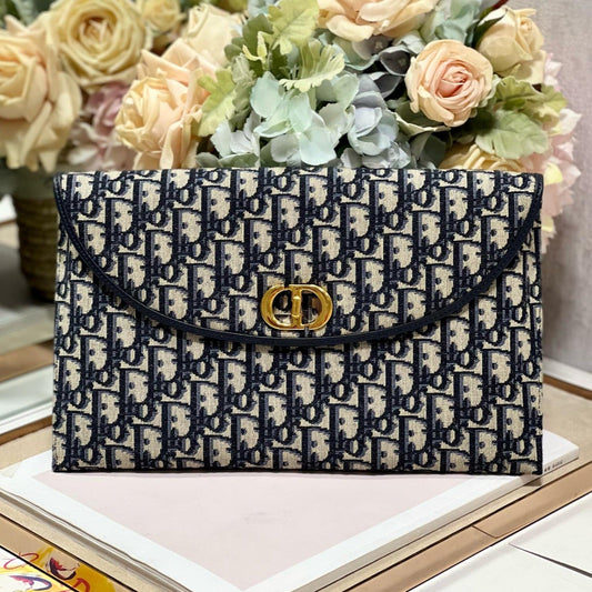 30 MONTAIGNE 30CM BLUE OBLIQUE EMBROIDERY Amelia