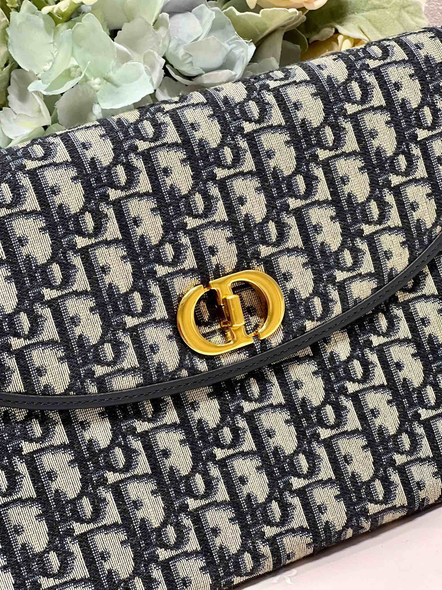 30 MONTAIGNE 30CM BLUE OBLIQUE EMBROIDERY Amelia
