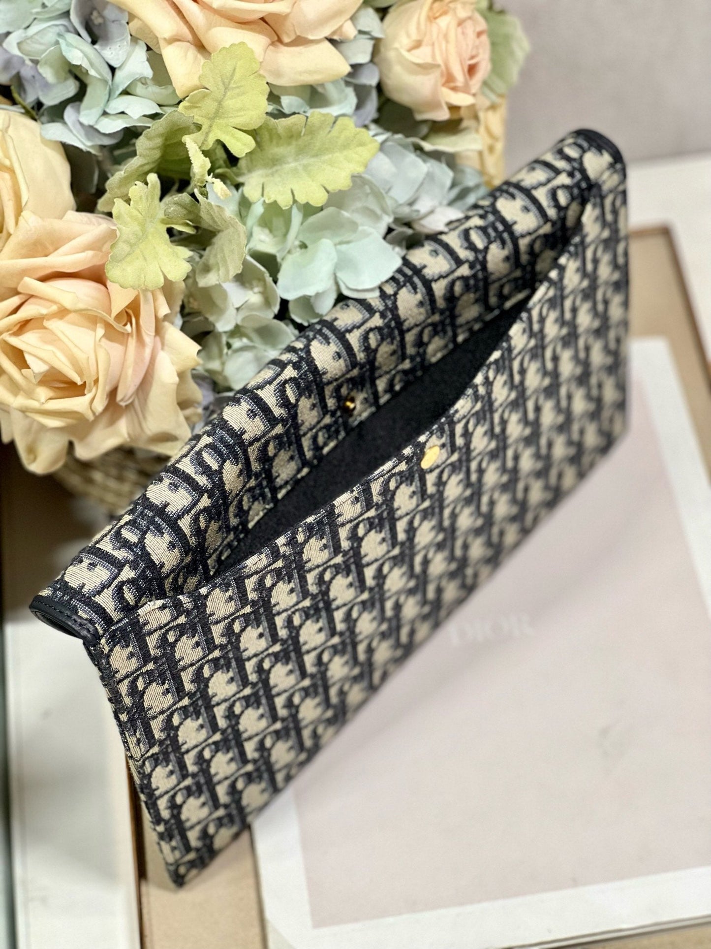 30 MONTAIGNE 30CM BLUE OBLIQUE EMBROIDERY Amelia