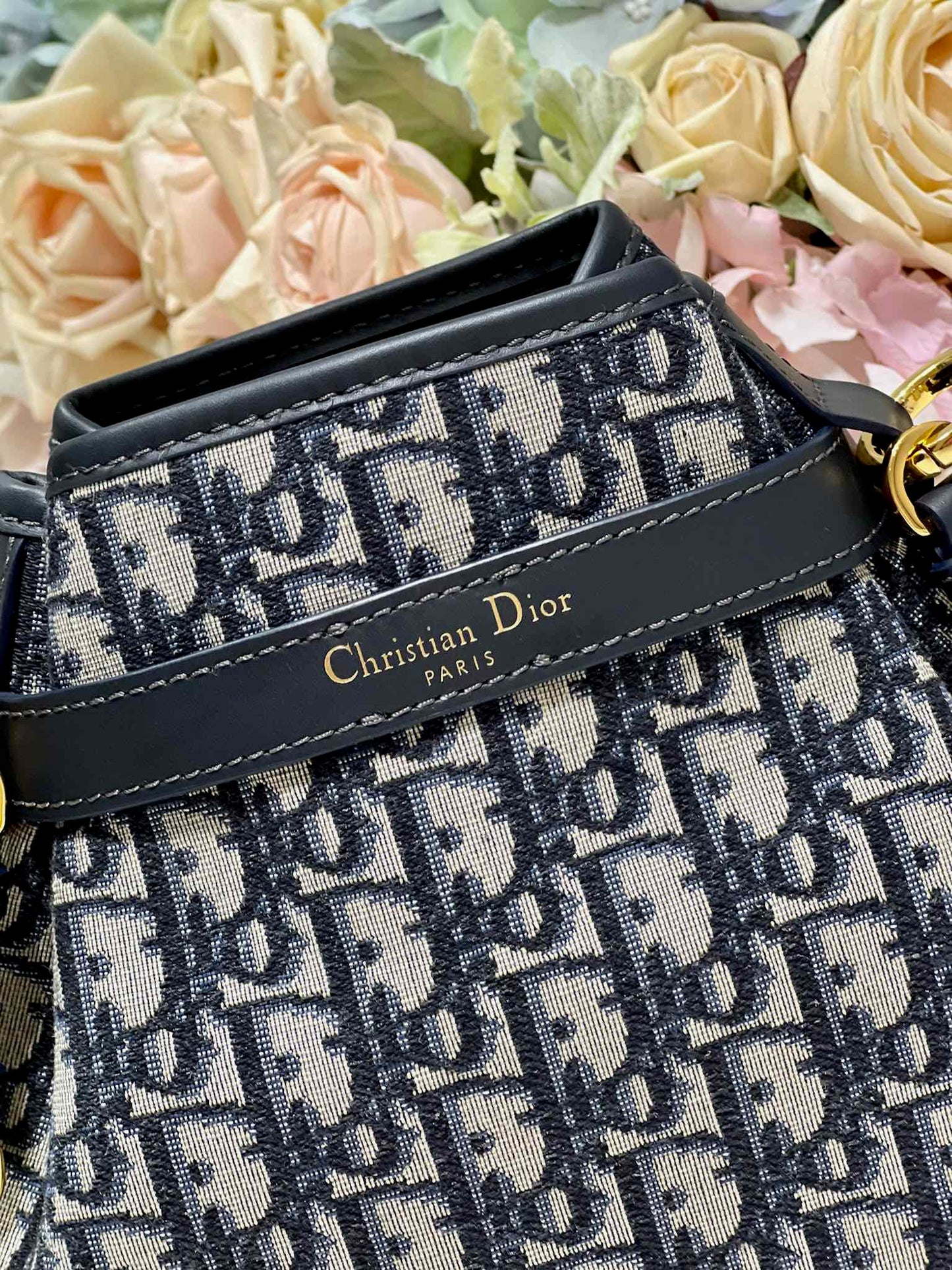 CEST CD 24CM BLUE OBLIQUE EMBROIDERY Amelia
