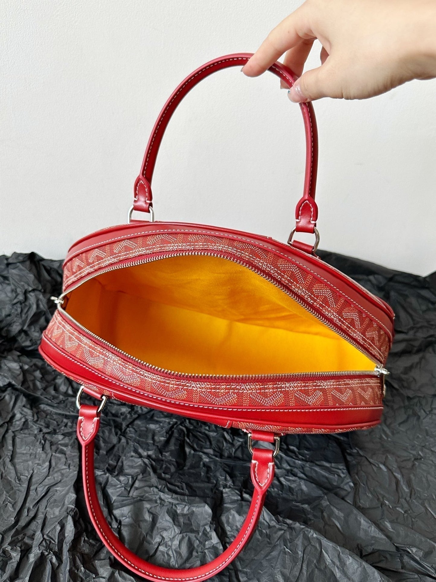 GOYA BOWLING BALL MEDIUM RED CANVAS Amelia Amelia