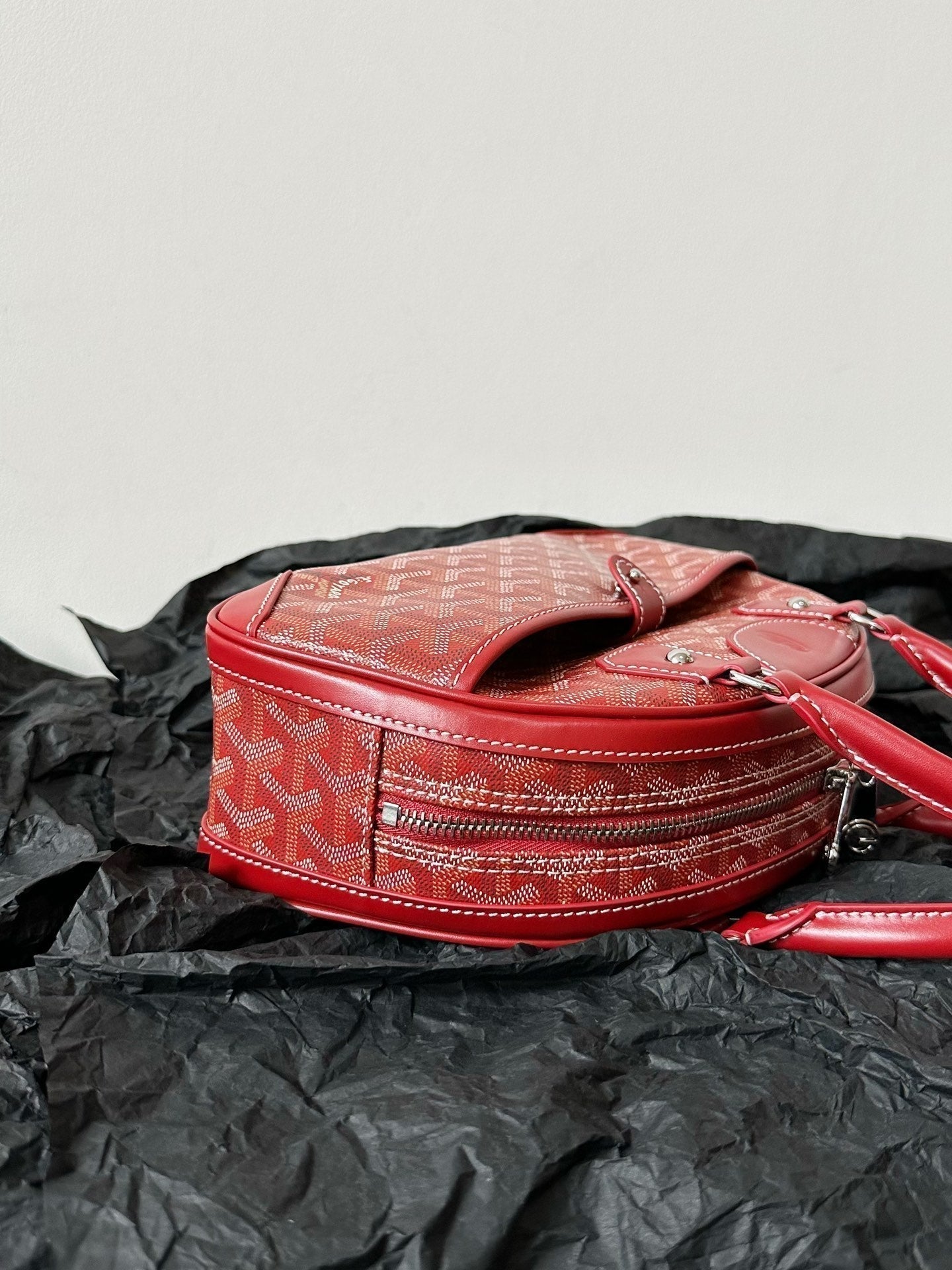 GOYA BOWLING BALL SMALL RED CANVAS Amelia Amelia