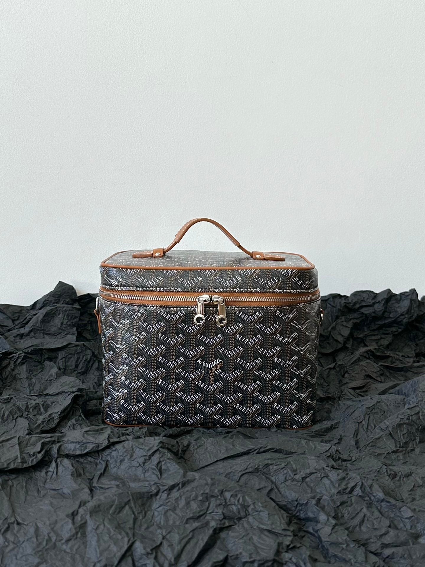 GOYA MAKEUP BOX BAG 20CM BLACK AND TAN CANVAS Amelia Amelia