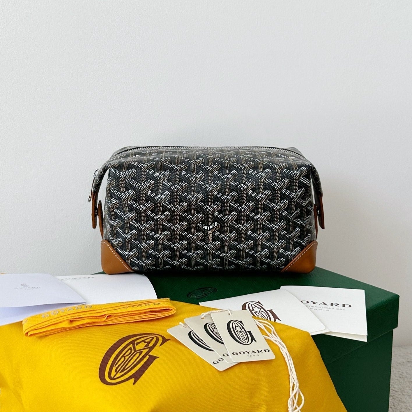 GOYA COSMETIC BAG 24CM BLACK AND TAN CANVAS Amelia Amelia