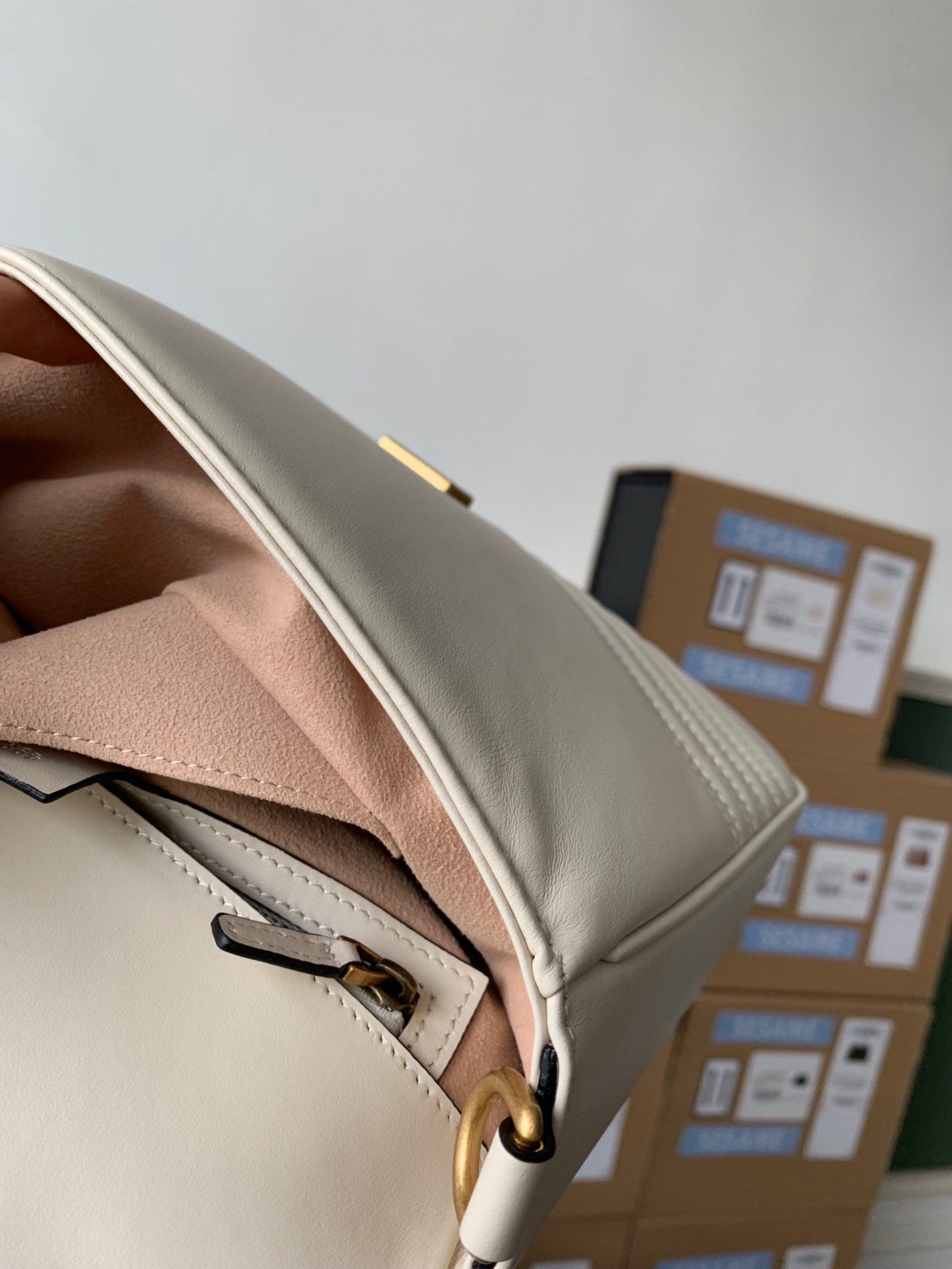 GG Marmont 26.5cm White Calfskin Gold Hardware Amelia Amelia