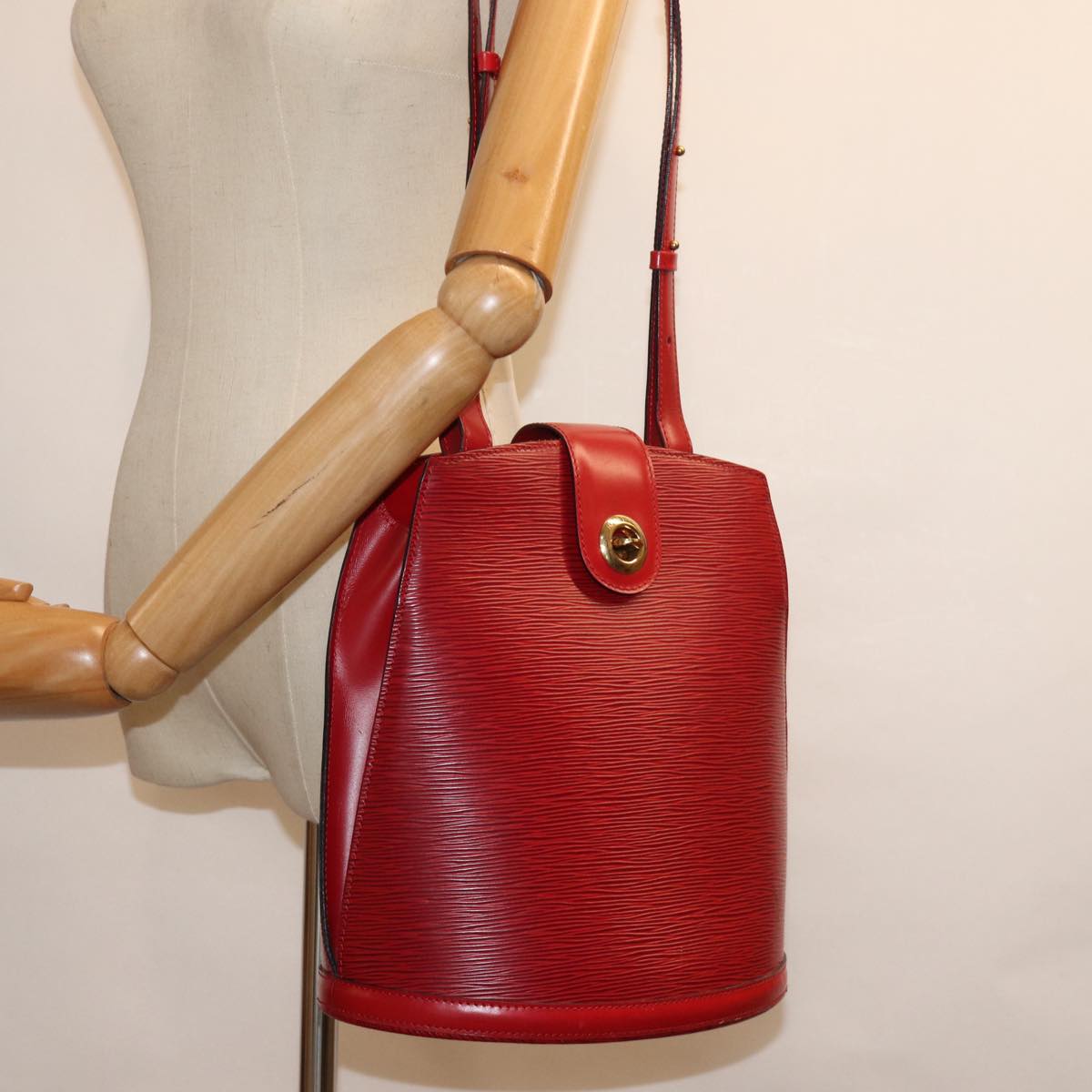 LOUIS VUITTON Epi Cluny Shoulder Bag Red M52257 LV Auth yk12618