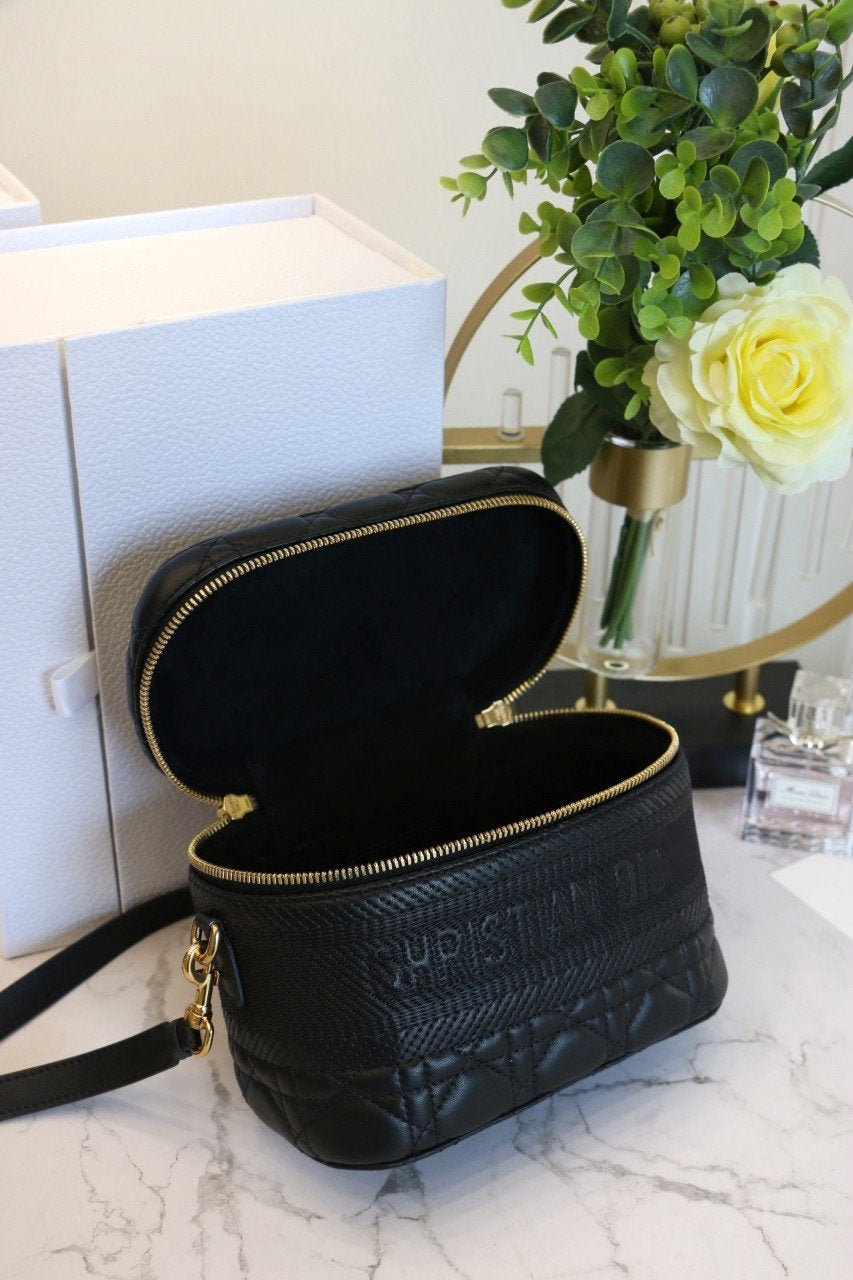 SMALL TRAVEL VANITY CASE BLACK LAMBSKIN Amelia