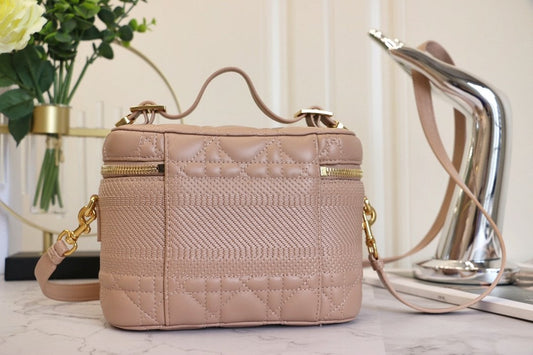 SMALL TRAVEL VANITY CASE BEIGE LAMBSKIN Amelia