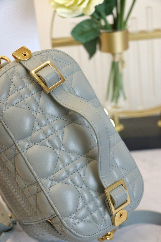 SMALL TRAVEL VANITY CASE CLOUD BLUE LAMBSKIN Amelia
