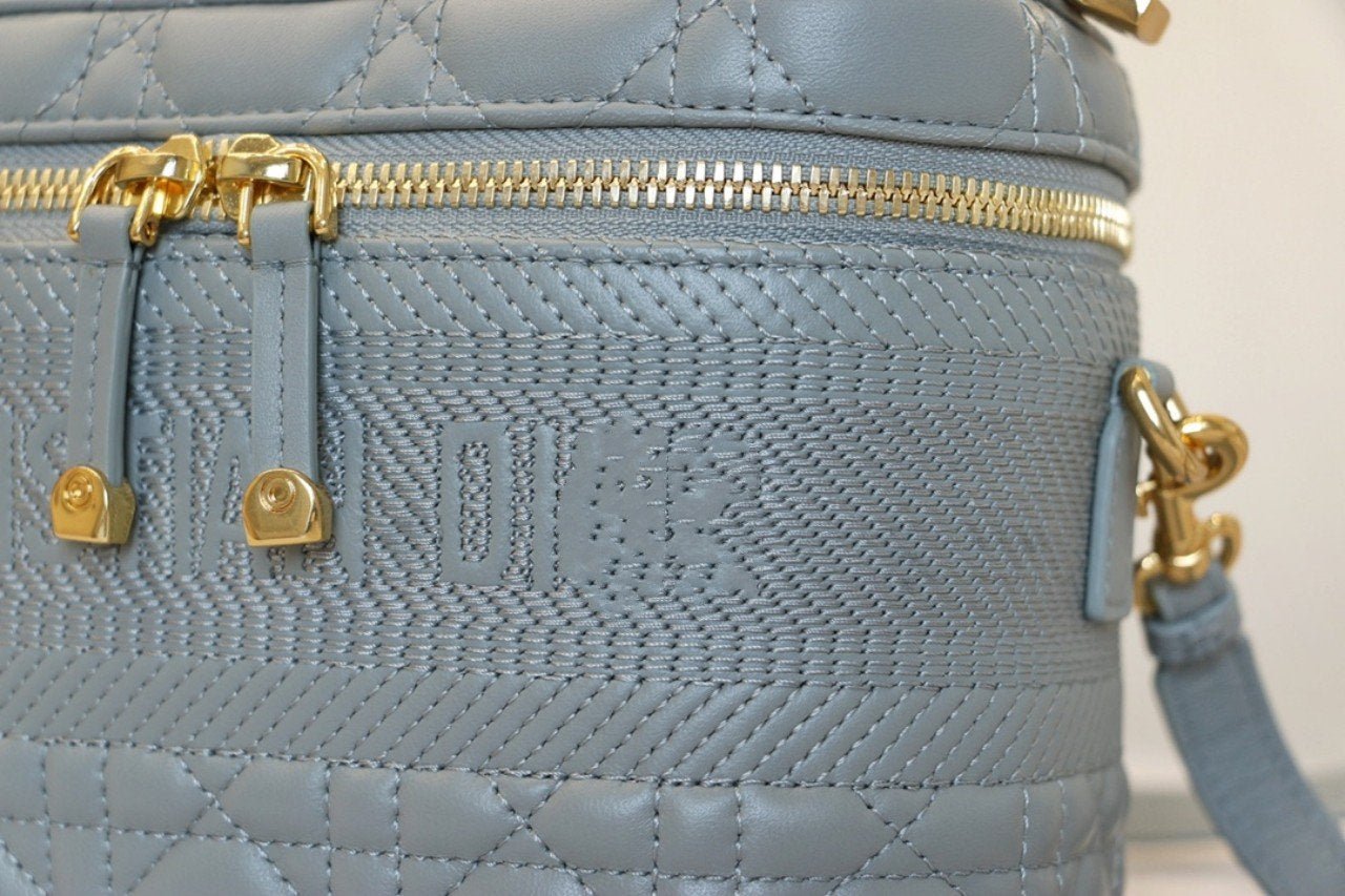 SMALL TRAVEL VANITY CASE CLOUD BLUE LAMBSKIN Amelia