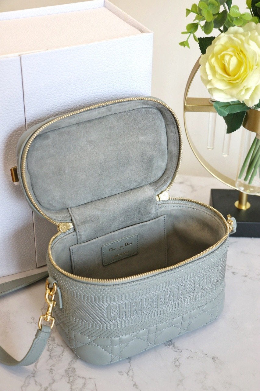 SMALL TRAVEL VANITY CASE CLOUD BLUE LAMBSKIN Amelia